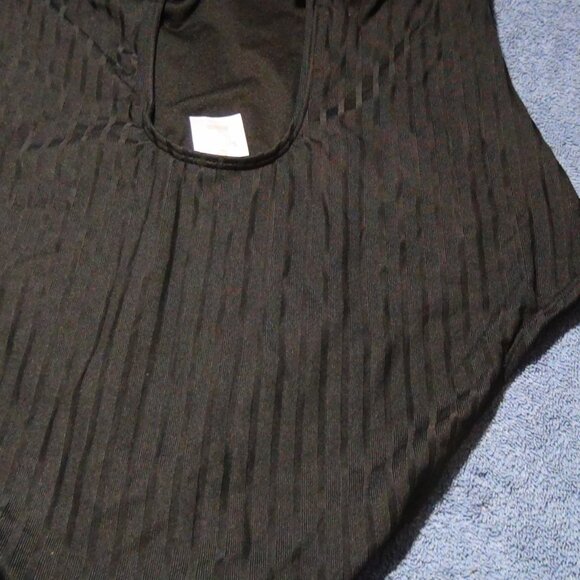 Shade & Shore Low U-Back Cross Strap Ribbed Texture 1 Piece Swimsuit Black XS-XL - Picture 5 of 16